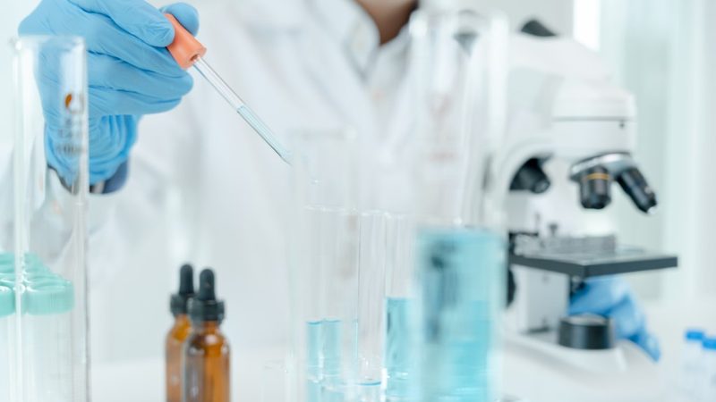 科研实验室里的小秘密：离心管与试管的“身份”揭秘**